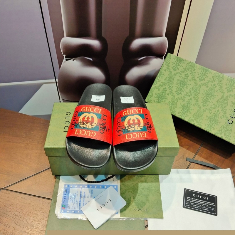 G*u*i slippers